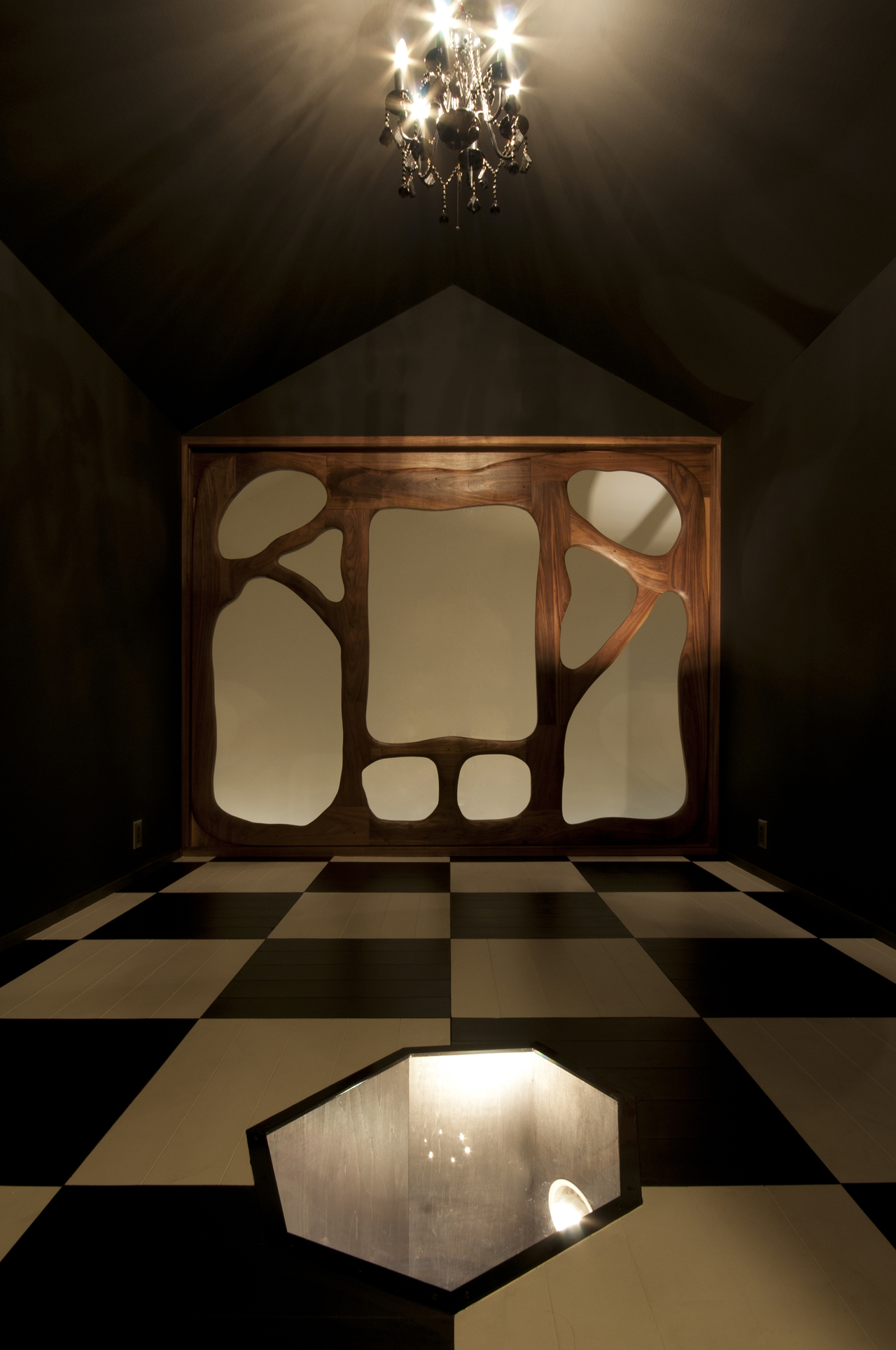 ４