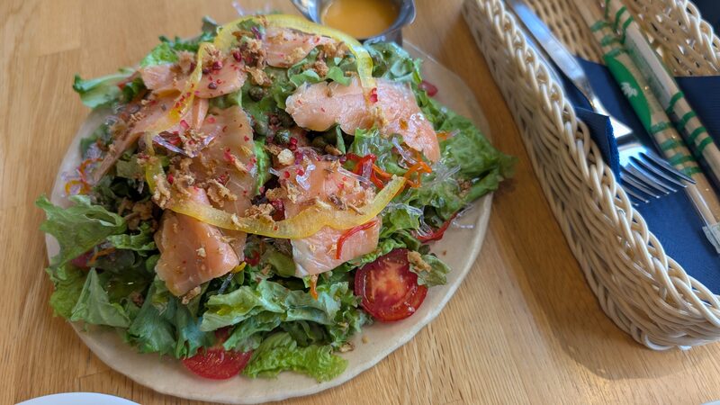 スモークサーモンサラダ