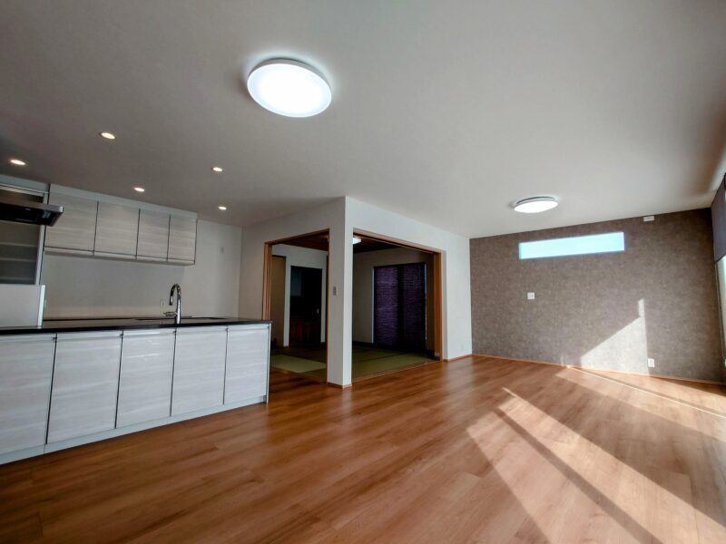 キッチンとダイニング