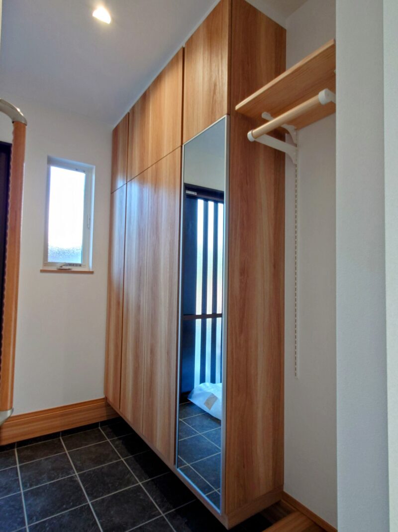 ミラータイプの扉