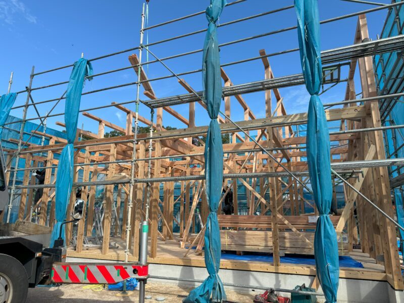 暑さに負けず大工さん